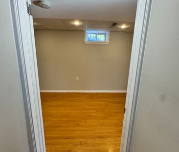 For Lease - 205 Talbot Crescent, Newmarket, Ontario - Photo 6