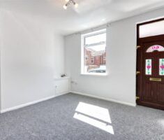 2 BEDROOM House - End Terrace - Photo 1
