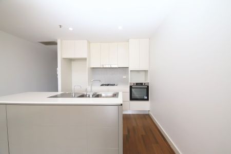 Modern 2 Bedroom, 2 Bathroom Apartment in the Heart of Bankstown - Photo 5