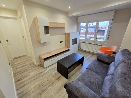 Alquiler de piso en Calle Menéndez Pelayo - Photo 1