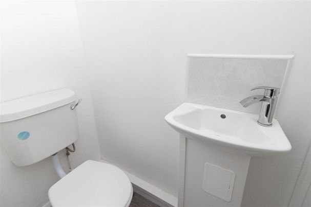 3 bedroom end of terrace house to rent - Photo 1