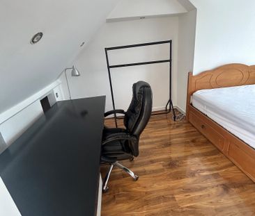 Church Rise, Chessington - Photo 1