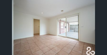 Immaculate 3 Bedroom Home - Photo 5