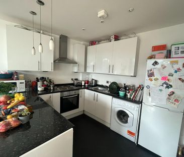 2 bedroom Flat To Let - Photo 3
