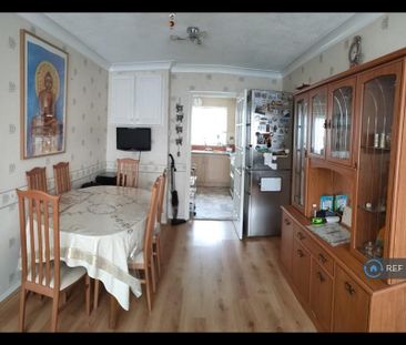 4 bedroom detached house to rent - Photo 2