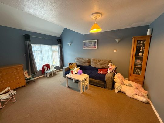3 Bed House - Semi-Detached - Photo 1