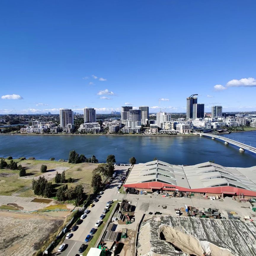 Marina Square! Morning Sunshine apartment! Nearly Brand New 2 Bedrooms apartment ! Just Above the Shopping Centre! To be the first to inspect! - Photo 1