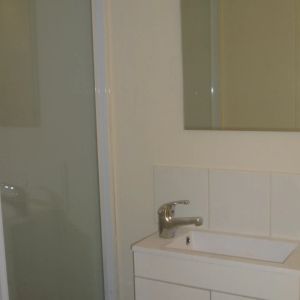 REFURBISHED 2 BEDROOM APARTMENT WITH VIEWS - Photo 2