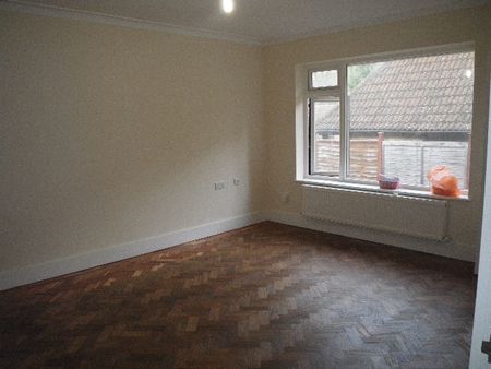 2 Bed Flat, Elmfield Way, CR2 - Photo 4