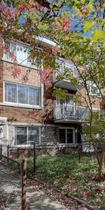 BEAU 4 1/2 AVEC ELECTROS, COUR ARRIÈRE ET STATIONNEMENT - Photo 3