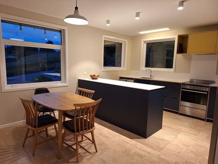 Central Wanaka home -spacious with great views - Photo 2