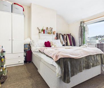 4 bedroom terraced house to rent - Photo 4