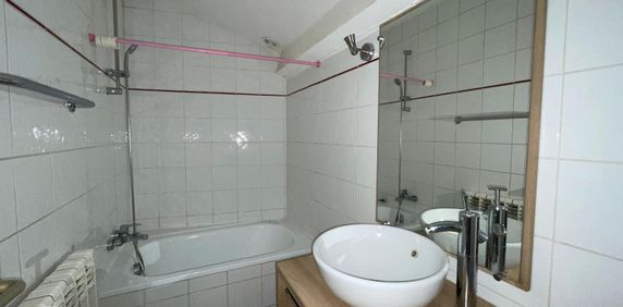 Location Appartement 2 pièces 46m² CARPENTRAS 84200 - Photo 2
