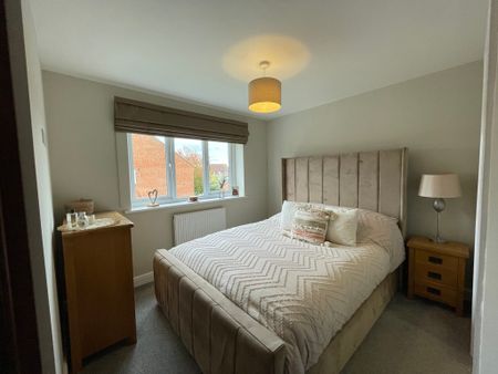 3 bedroom Detached House to let - Photo 5