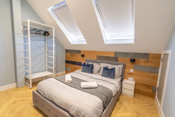 Brighton Road, Horley, RH6 - Photo 1