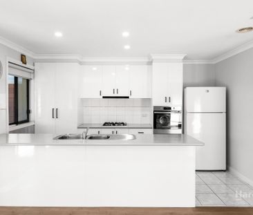 Stunning 3 Bedroom Spacious Family Home! - Photo 6