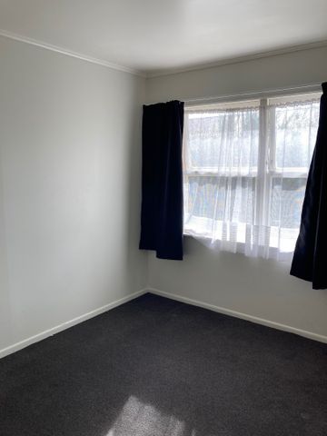 Looking for a comfy 2-bedroom, 1-bath unit in Hamilton East? - Photo 2