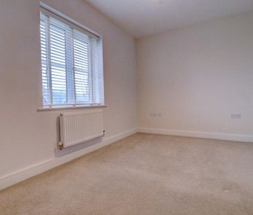 4 bedroom terraced house to rent - Photo 5
