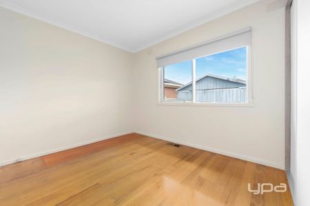 Charming Family Home for Rent in Sunshine West - Photo 2