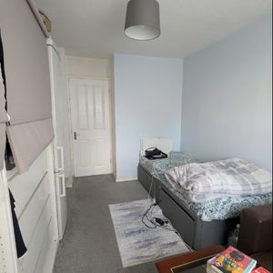 Room in a Shared House, Cowbridge Lane. Barking, IG1 - Photo 2