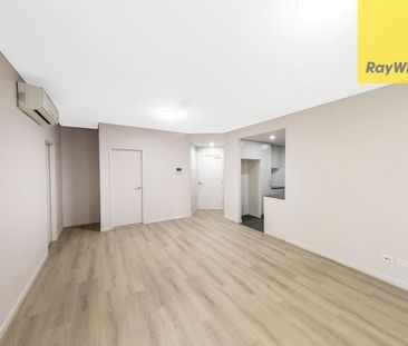 REFRESHED NORTH FACING MODERN TWO-BEDROOM APARTMENT WITH LEAFY AND ... - Photo 4