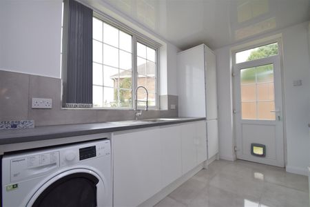 4 bedroom house - detached - Photo 3