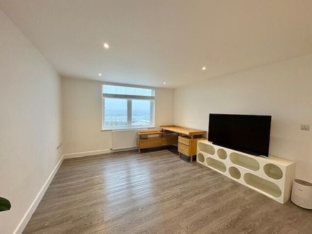 Astor Drive, Plymouth - Photo 2