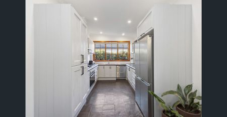 FULLY FURNISHED - CONTACT AGENT FOR AVAILABILITY - Photo 4