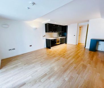 2 bedroom Flat To Let - Photo 2