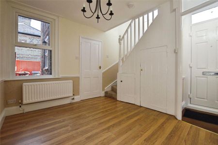 2 bedroom end of terrace house to rent - Photo 4