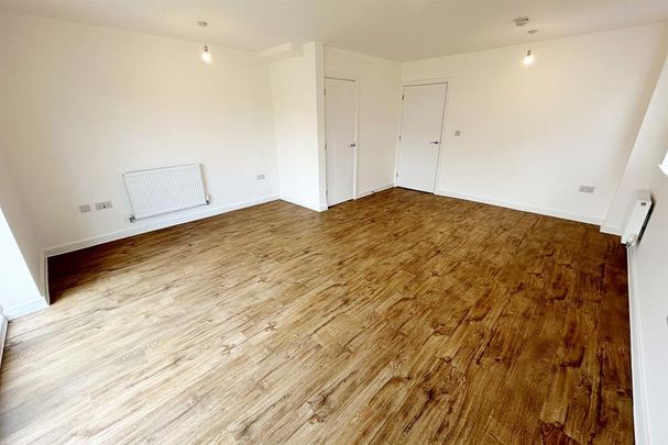 3 bedroom semi-detached house to rent - Photo 1