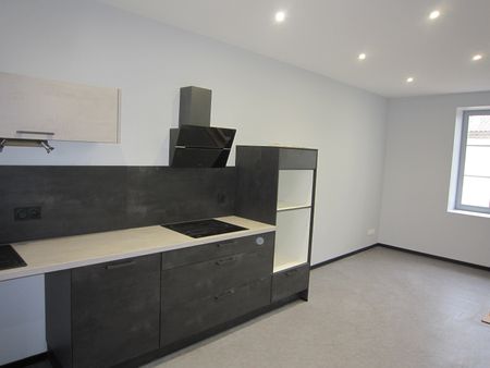 Location Appartement 3 pièces 58m² POUILLY SOUS CHARLIEU 42720 - Photo 3