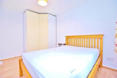 4 bedroom semi-detached house to rent - Photo 4