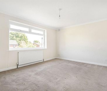 4 bedroom detached house to rent - Photo 3