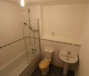 Flat to rent on - Photo 6