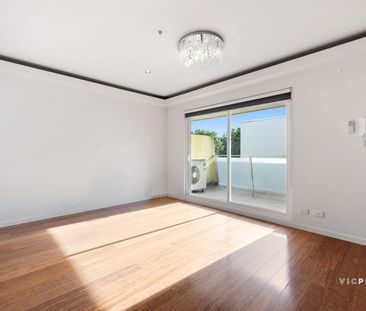 Spacious Doncaster Hill Living steps away Westfield - Photo 5