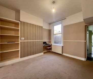 Beverley Road, London, E6 - Photo 3