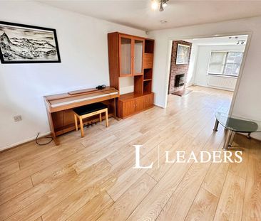 4 bedroom house to rent Long Meadow, Newcastle, ST5 - Photo 6