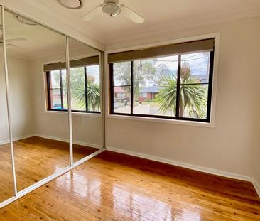 MULTI LIVING FAMILY HOME! - Photo 4