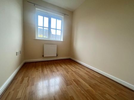 4 bedroom semi-detached house to rent - Photo 4