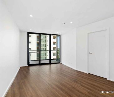 Luxury living in the "Jade" complex - Photo 3