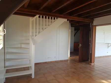 Jolie villa F4 meublée en bois mitoyenne + garage, située sur les hauteurs de PETIT-BOURG - Photo 4