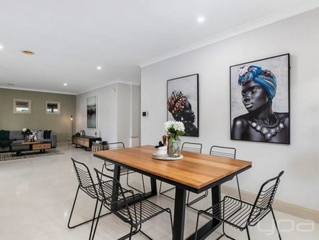 Large 3 Bedroom Home! - Photo 3