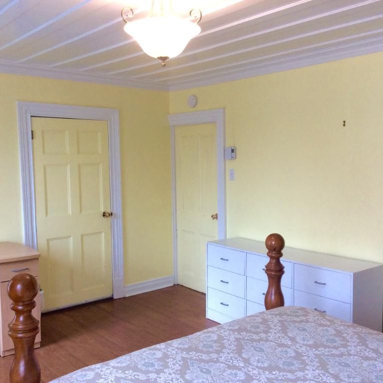 Moitie de 4 1/2 meublé à L’Islet-sur-mer, libre immédiatement. - Photo 1
