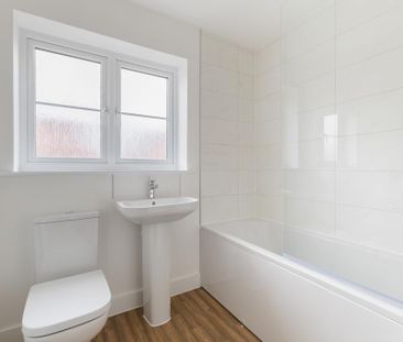 3 bedroom end of terrace house to rent - Photo 3