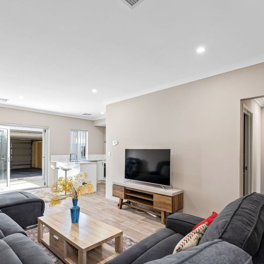 Stylish & Low-Maintenance 3-Bedroom Home! - Photo 1