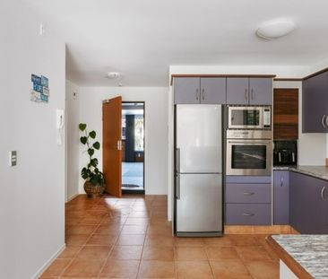 Spacious Fully Furnished Mount Apartment - Mt Maunganui - Photo 1