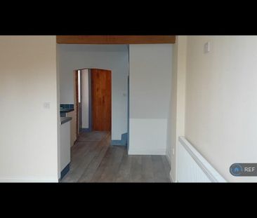 2 bedroom semi-detached house to rent - Photo 5