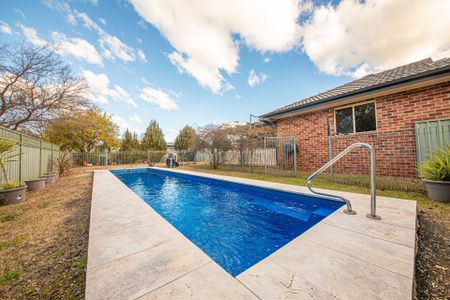 4 Bedroom Home with Pool for Rent - Photo 2