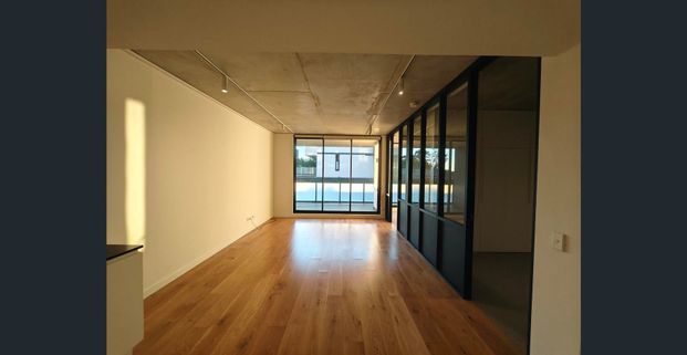 ✨ Modern 2 Bedroom Apartment with Stunning Views in Waterloo - Photo 1